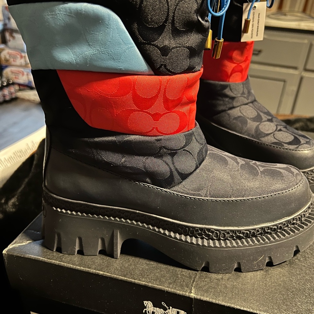 Nwt Coach boots